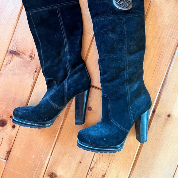 BCBGENERATION Black Real Suede Knee High Boots. Size 8. - Picture 3 of 6